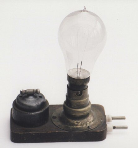 invention de la première ampoule électrice