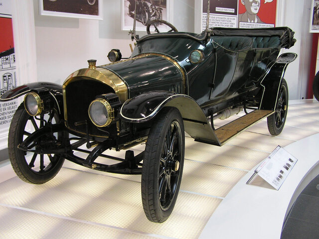 première automobile a essence