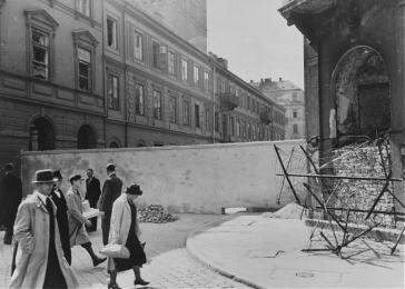 Warsaw ghetto sealed