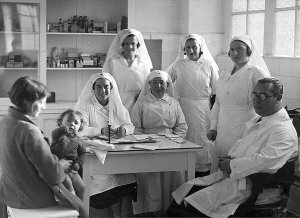 Aparició de la Llei de Salut i atenció sanitària pública.