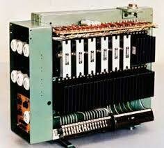 Primera herramienta de maquinado controlada por computador.