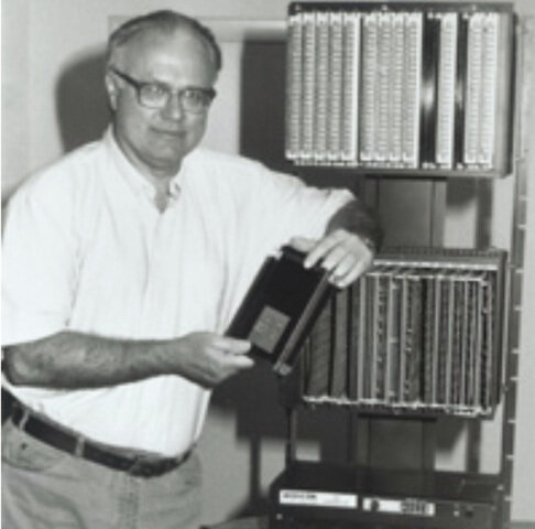 Controlador lógico programable (P L C)