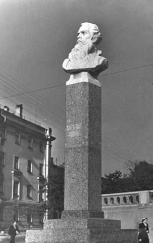 Установка бюста Кузьмы Минина