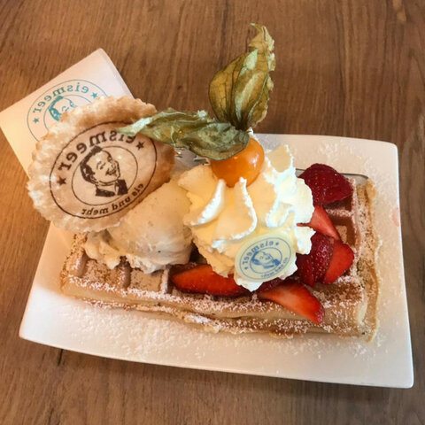 Wir sind ins Eiscafé Eismeer gegessen