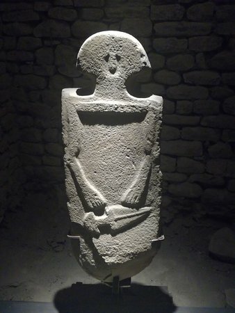 Statue stele