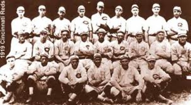 Chicago Jury Acquits 8 Baseball Players