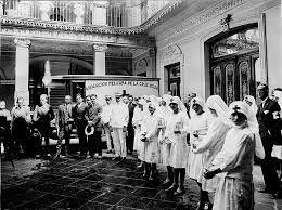 Los médicos del Puesto Central de Socorros dejan de depender de la Comisaría de la Policía y son adscritos a la Dirección General de Acción Social del Departamento del Distrito Federal.