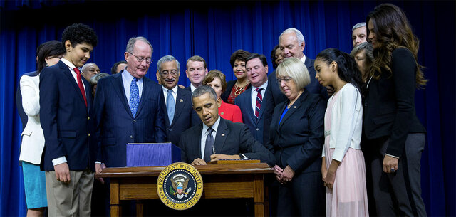 Obama signs the ESSA
