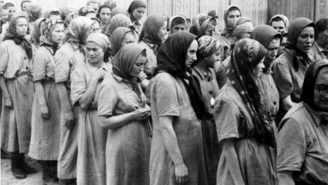 Les presoneres de Ravensbrück comencen a fer treballs forçats.