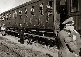 El “tren fantasma” arriba al seu destí final, el camp de concentració de Dachau.