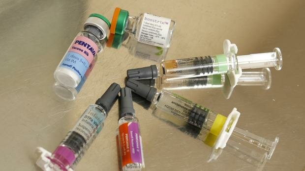 La creació dela primera vacuna combinada