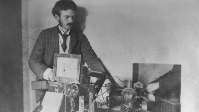 The X-ray : Wilhelm Rontgen