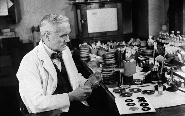Discovery of Penincillin : Alexander Fleming
