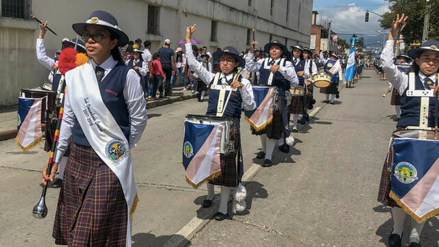 Presentación en desfile de independencia
