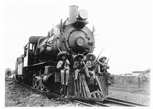 tiene un auge económico Chicle (empieza a crecer por explotación forestal, construcción de ferrocarril