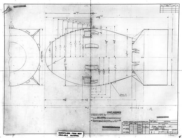 US USES ATOMIC BOMBS ON JAPAN TO END WWII
