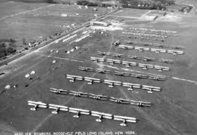 Charles Lindbergh ready for takeoff in Roosevelt Field