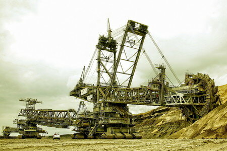 Máquina de construcción peligrosa y rápida