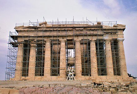 Comença la construcció del Partenon
