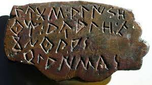 1050 a. C. – Surge el primer alfabeto, el fenicio.