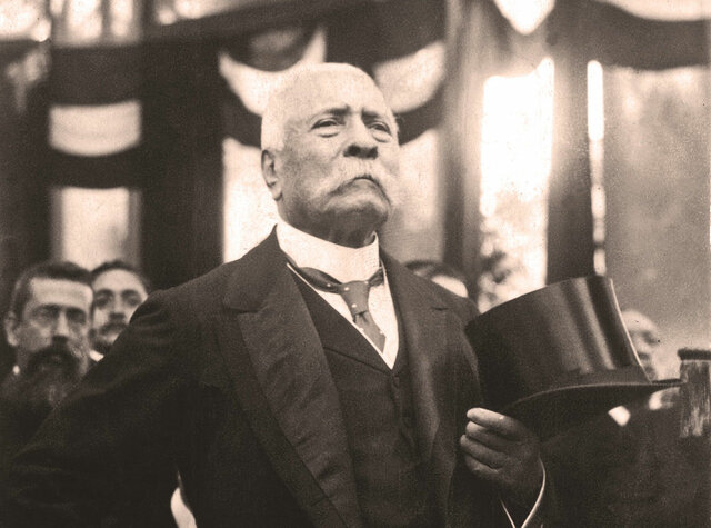 Porfirio Diaz decreta la "Ley del petróleo"