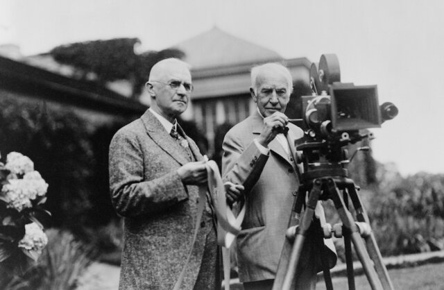 1908 – Edison Co. Consigue después de 500 procesos judiciales el control de la industria cinematográfica.