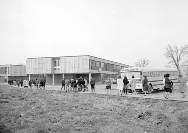 Création des écoles polyvalentes