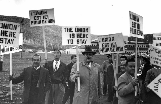 Adoption du Code du travail et de la loi sur la capacité juridique de la femme mariée
