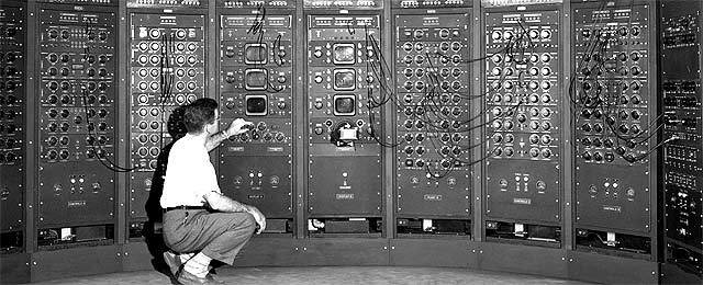 El primer computador en la historia de la computadora