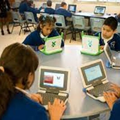 Timeline: Evolucion de las corrientes teoricas y epistemologicas que sustentan el desarrollo de la informatica educativa