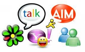 Chats.Comunicación escrita realizada de manera instantánea mediante el uso de un Software a través de internet.