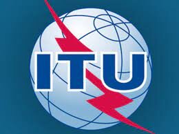 Se crea la International Telegraph Union (ITU), organización internacional encargada de la creación y aprobación de estándares en comunicaciones.