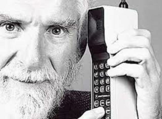 En Telegrafía inalámbrica, Heinrich Hertz comprueba la Teoría de Maxwell; Demostraciones de Marconi y Popov.