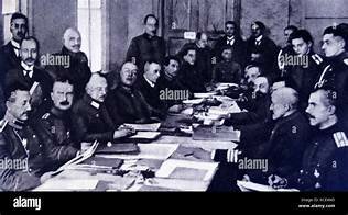 Triunfo de la Revolución bolchevique en Rusia y firma del Tratado de Brest-Litovsk.