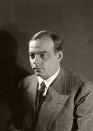 aint-Exupéry est promu Officier