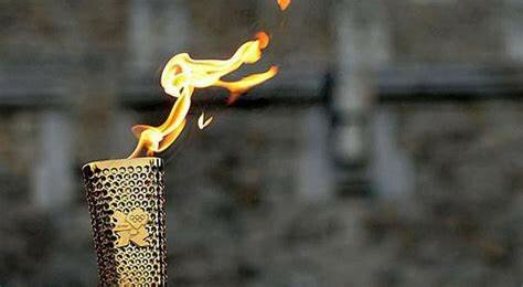 Se estrena la tradición de la antorcha olímpica