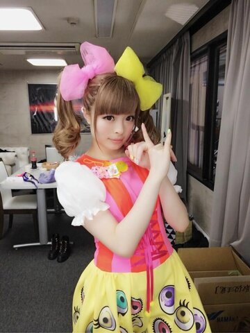 Carrera musical y salto a la fama