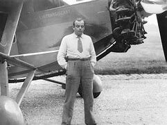 Il devient pilote de la Cie Latécoère