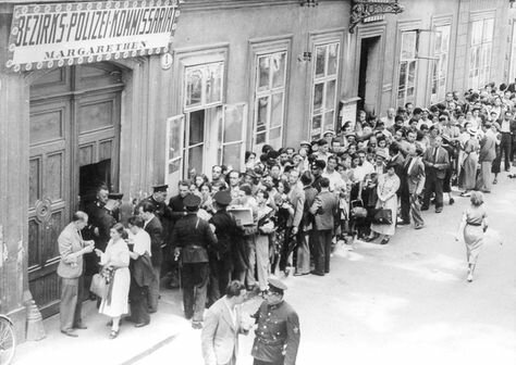 Jews try to leave vienna