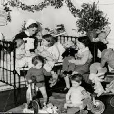 Timeline: DESARROLLO HISTORICO DE ENFERMERIA EN EL NIÑO Y ADOLESCENTE