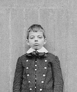 Qu'est-ce qu'il lui est arrivé à 12 ans?