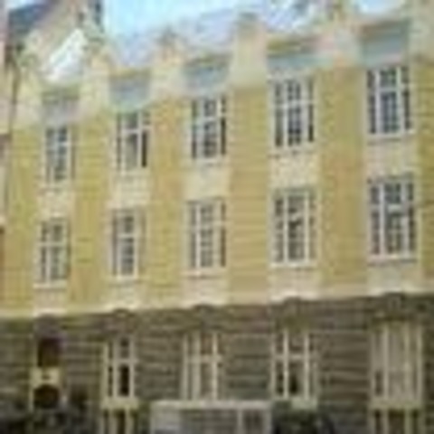 Заканчивает муз. школу.