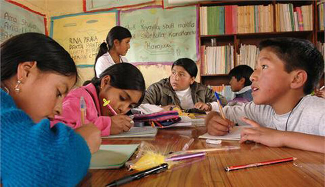 •	La educación indígena ika, kankuama, nasa, wayúu y mokaná fortalecen la interculturalidad en Colombia. Clemente Mendoza Castro