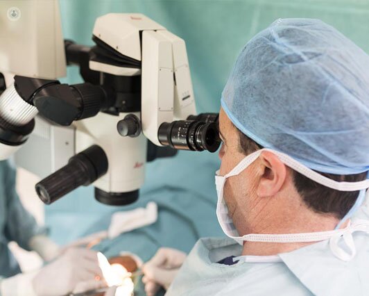 Surge microcirugía, mejorando las técnicas de neurocirugías, reparación de tendones, entre otras.