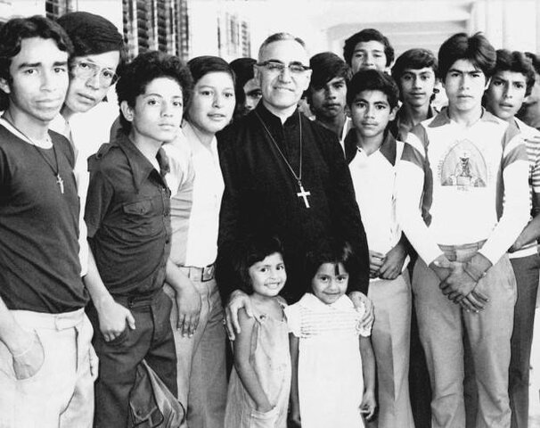 FIGURA PROMINENTE MONSEÑOR OSCAR ARNULFO ROMERO