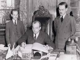 St-Exupéry est fait chevalier de la Légion