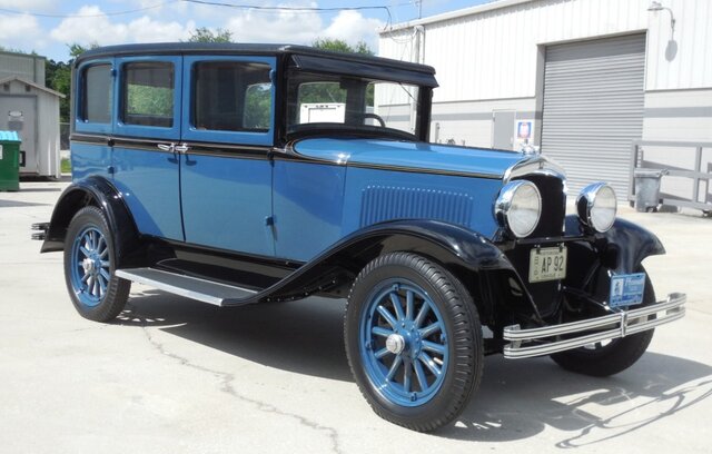 1928 Plymouth debuta a mediados de año como un automóvil de precio medio, con los Ford y Chevrolet. Entonces el De Soto sube a un nivel superior, los automóviles de mediano precio fueron introducidos en 1929
