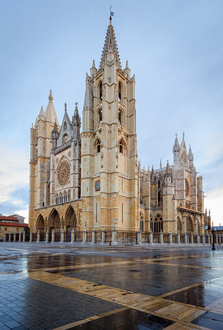 Catedral de León, exterior (conjunto con fachada de los pies).