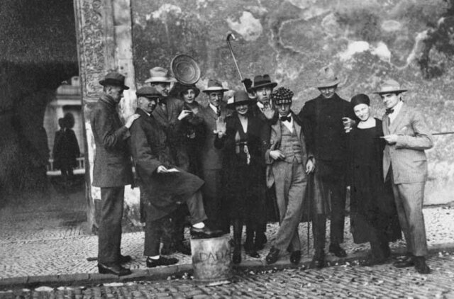 el movimiento Dadá es fundado por Tzara