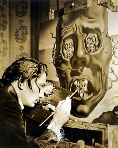 Salvador Dalí se asoció al grupo